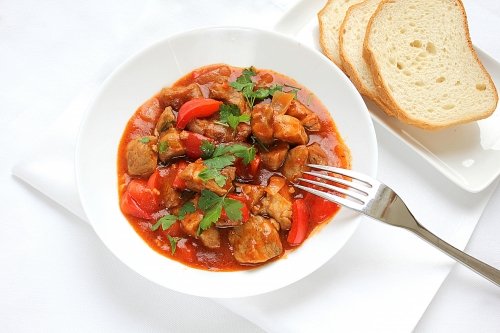 Gulasch mit Schweinefleisch. Rezept.