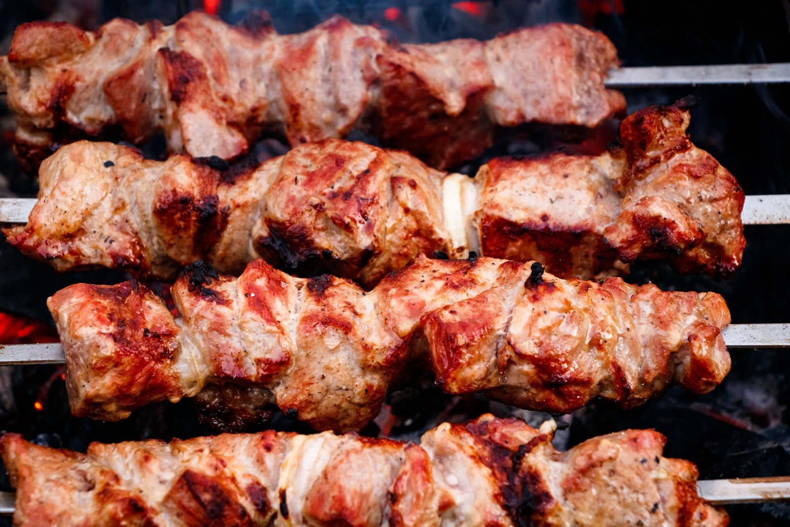 Wie mariniert man Kebab, damit das Fleisch weich und saftig wird?