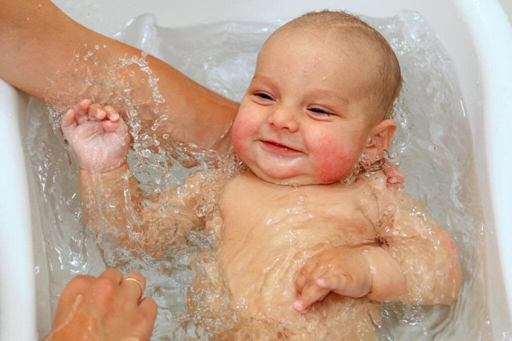 Wie man ein Neugeborenes badet: Fehler unerfahrener Mütter Wie man ein Neugeborenes badet: Fehler unerfahrener Mütter